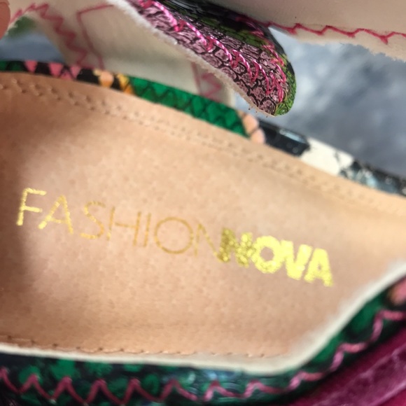 FashionNova Head in the Clouds Multi Snake 5.5” Platform Heels WMS 6M🌟NWOT🌟 - Picture 13 of 13